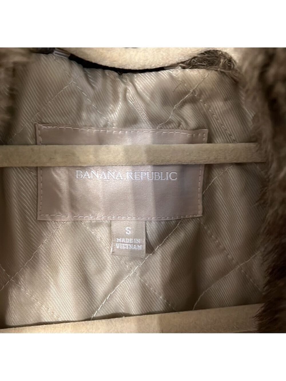 Banana Republic Faux Fur Vest - Picture 11 of 13